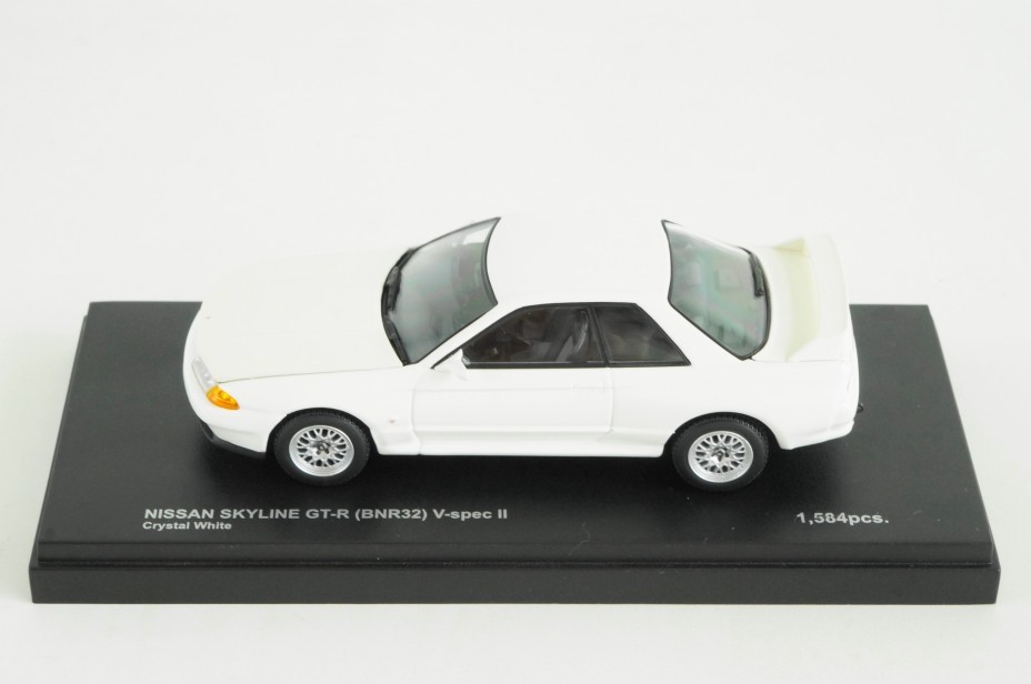 KYOSHO 1:43 NISSAN SKYLINE GT-R BNR32 V-Spec II CRYSTAL