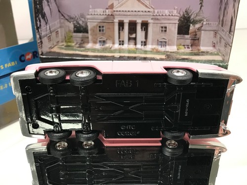 CORGI CC00604 THUNDERBIRDS LADY PENELOPE'S FAB 1 -PINK 1:43?- GOOD IN BOX - Imagen 9 de 13