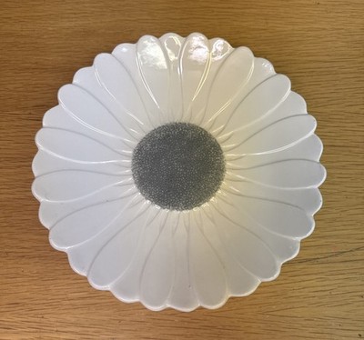 Gorgeous Vintage 1950's Gien France  Daisy Flower Porcelain Plate RARE Grey