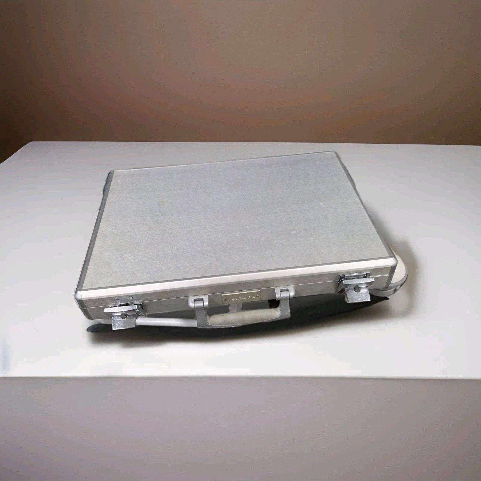 Vanguard Hard Case Silver Aluminum LapTop Brief Case No Shou