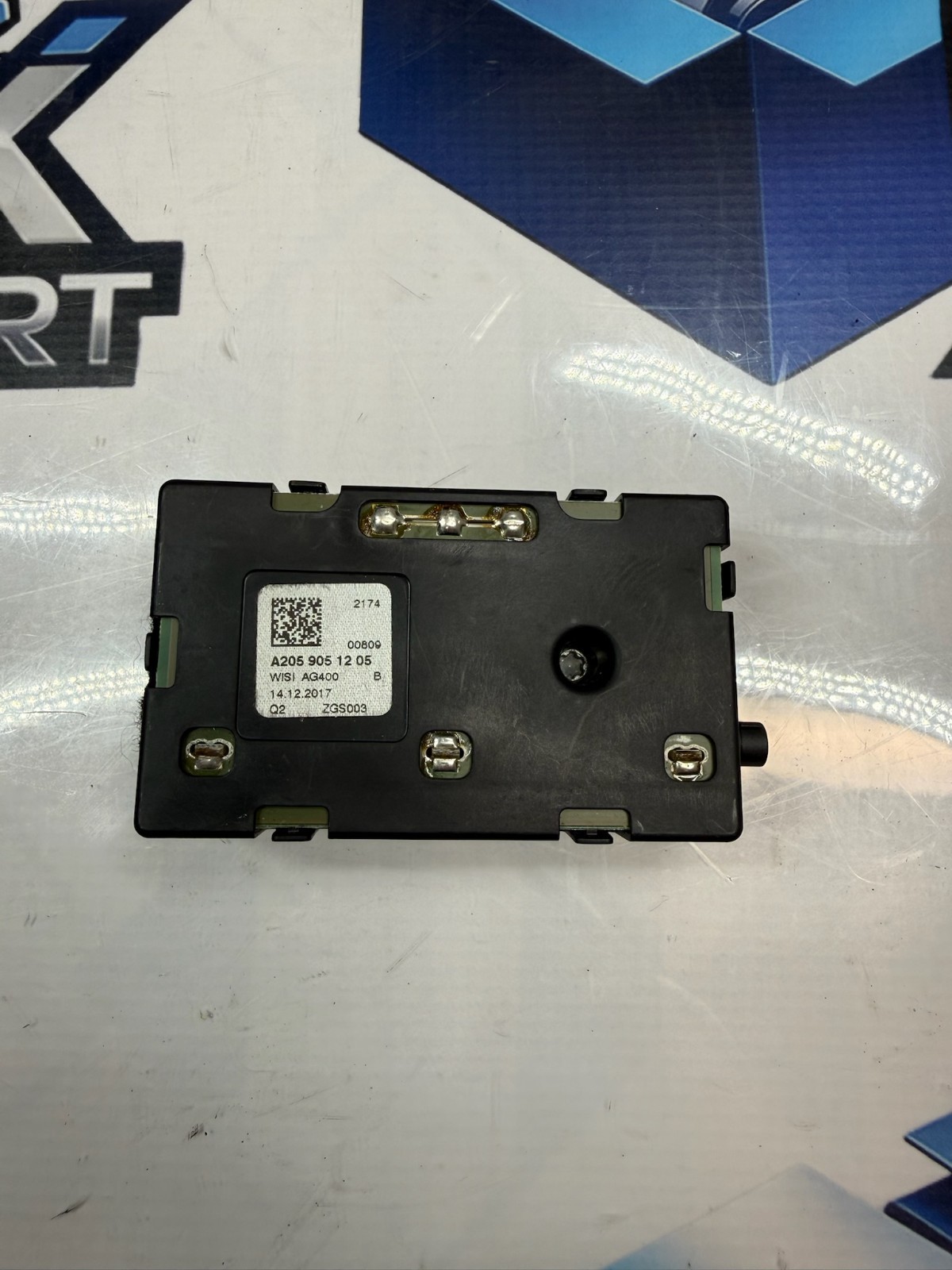 2016-2023 MERCEDES GLC300 MOBILE PHONE ANTENNA AMPLIFIER A2059051205 OEM