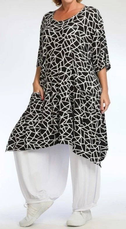 PLUS SIZE BLACK/WHITE ABSTRACT JERSEY 2 POCKETS A-LINE LONG TUNIC Size 24-26 - Image 2 of 4