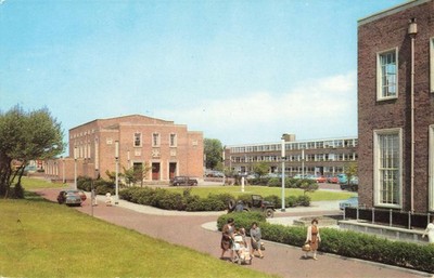 ELLESMERE PORT, CIVIC CENTRE 1990s POSTCARD (ref6584/W7/25)