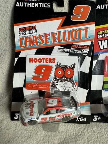 Chase Elliott Hooters 1:64 Scale Diecast And William Byron Gordon 2022 wave 03 - Foto 2 di 5