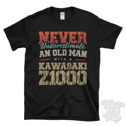 NEVER UNDERESTIMATE AN OLD MAN WITH A KAWASAKI Z1000 FUNNY T-SHIRT - Afbeelding 1 van 2