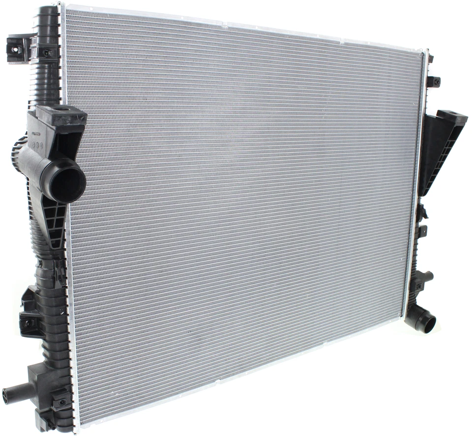 New Radiator For Ford F-450 Super Duty 2011-2016 - Image 3 of 4