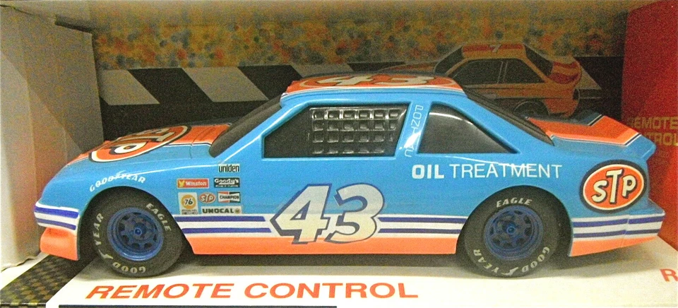 1992 Road Champs Richard Petty Grand Prix #43 1:16 Scale Tether Control No 3050 - Image 2 of 4