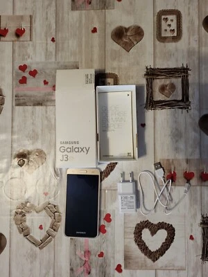 Téléphone HS Samsung Galaxy J3 EDITION(2016) SM-J320FN -8 GB memory - Or - Photo 1/4