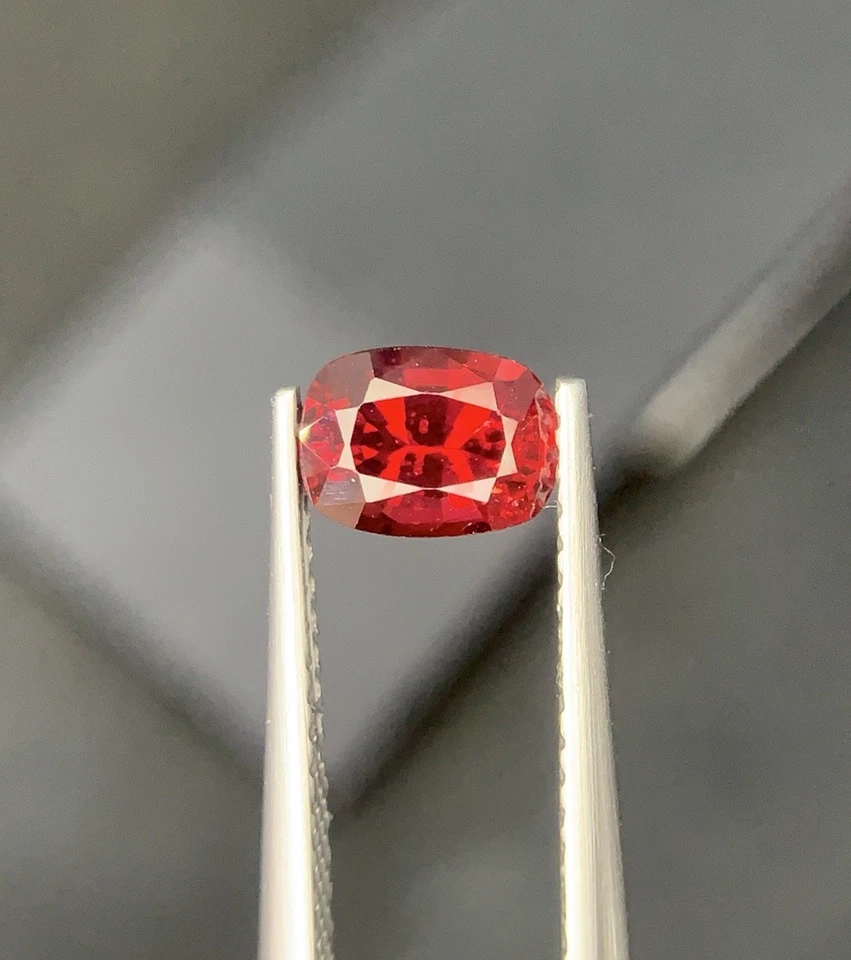 Piedra preciosa de espinela roja Ferrari, piedra suelta de espinela para anillo de joyería - 0,85 quilates Foto 4 de 4