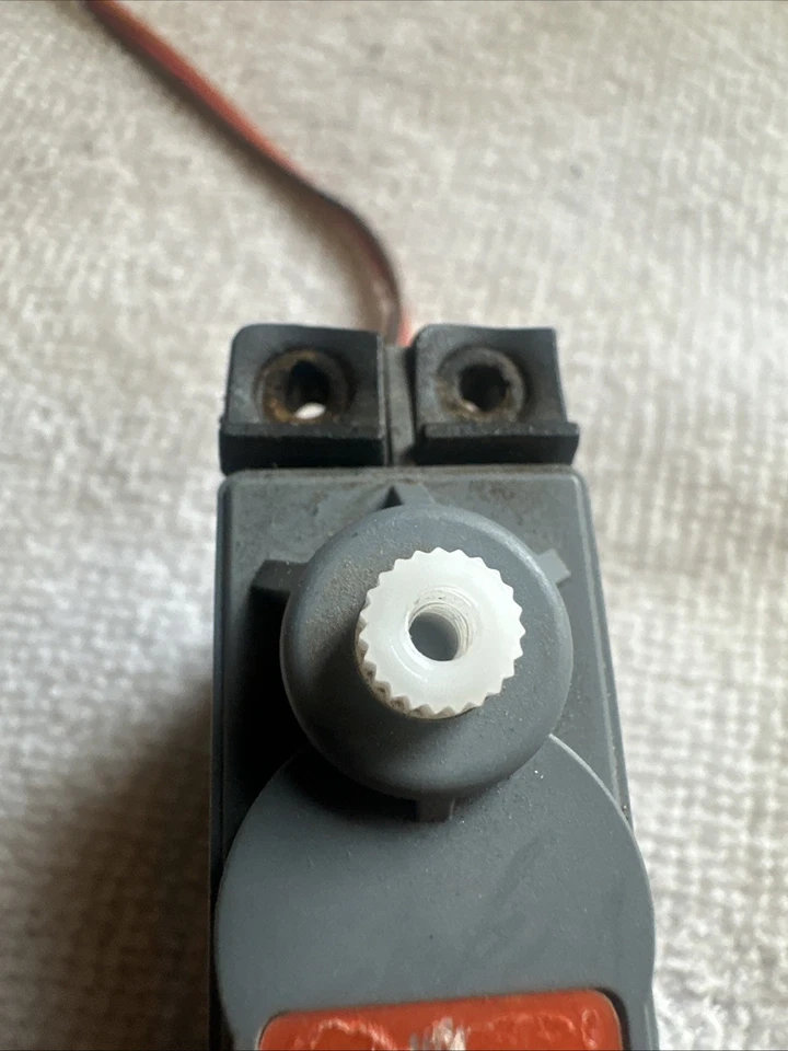 Spektrum SPM9501 Z270 Servo Case Grey - Image 3 of 4