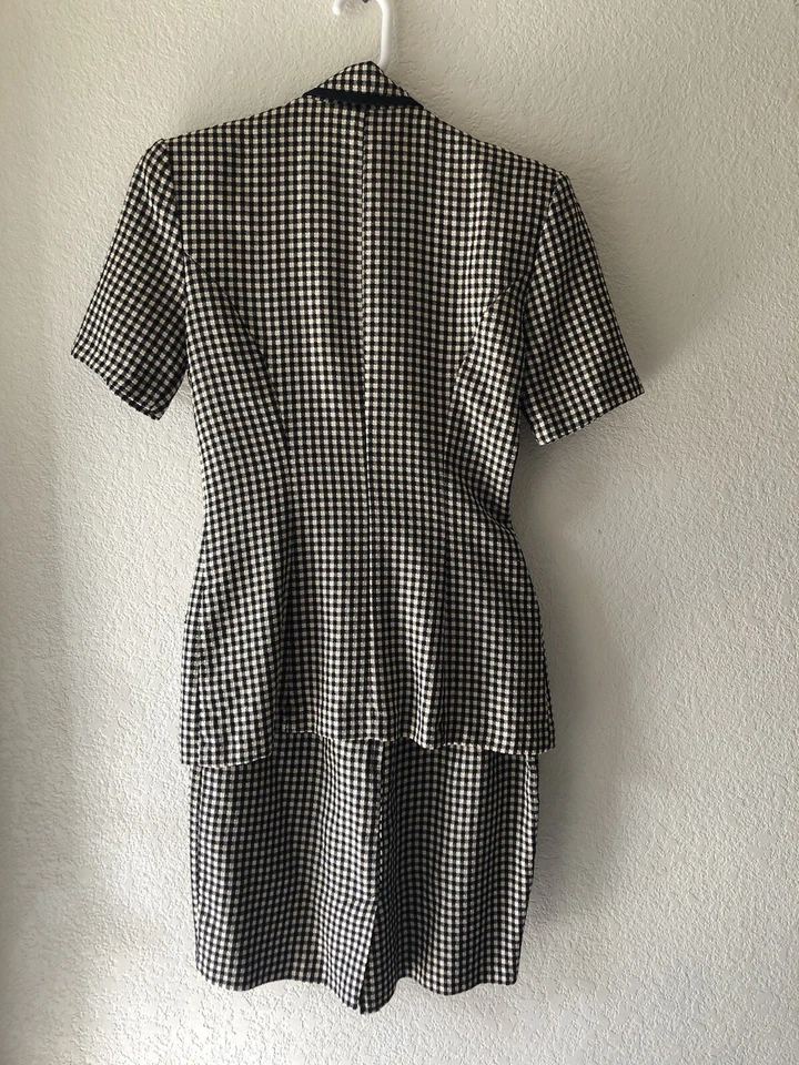 Traje Falda Rampage Vintage Negro/Blanco Talla Desconocida. Cintura 14 pulgadas usada Foto 4 de 4