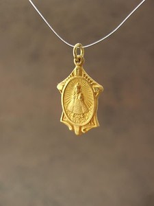 Vintage-Catholic-Medal-INFANT-JESUS-OF-PRAGUE-Brass-metal-Gold-Finish-22mm