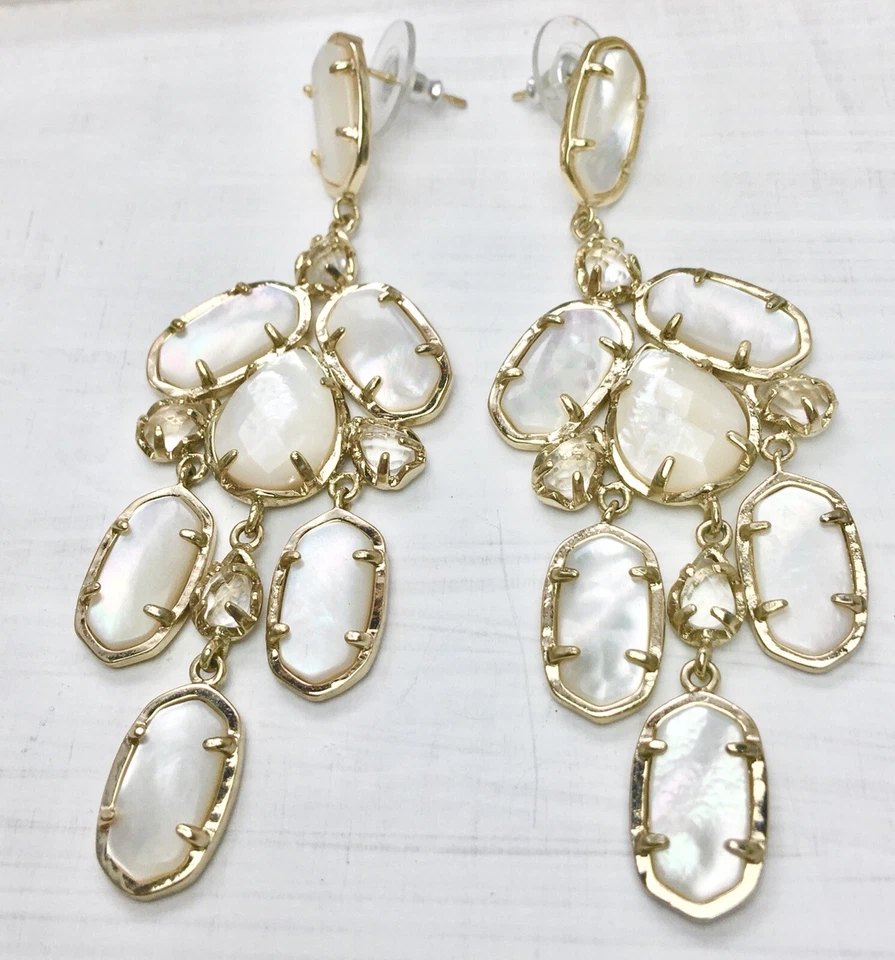 Brincos Kendra Scott KYRA madrepérola cristal tom dourado lustre pendurado - Imagem 3 de 4