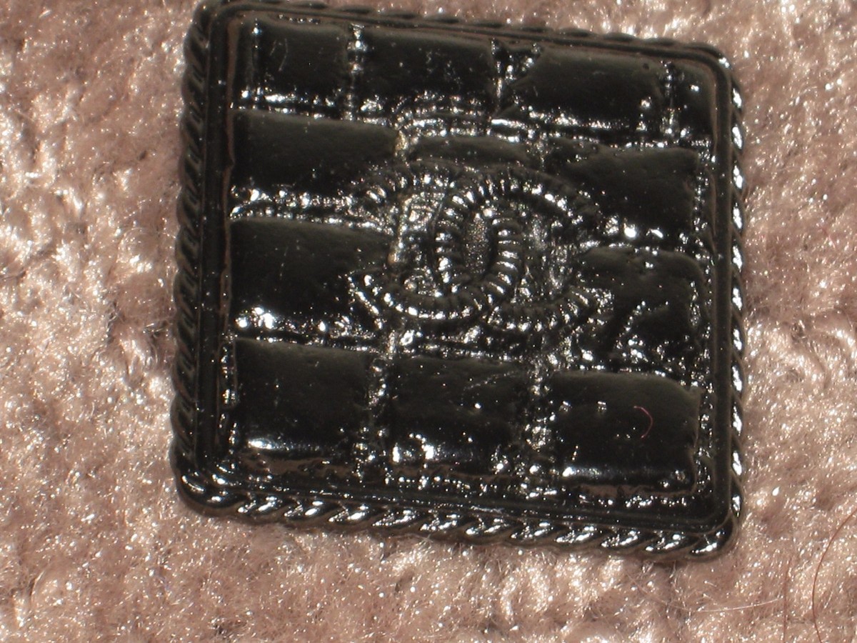 シャネル CCマークベロアシャツ　CCボタン シャネル CCマークベロアシャツCCボタン CHANEL Vintage Buttons