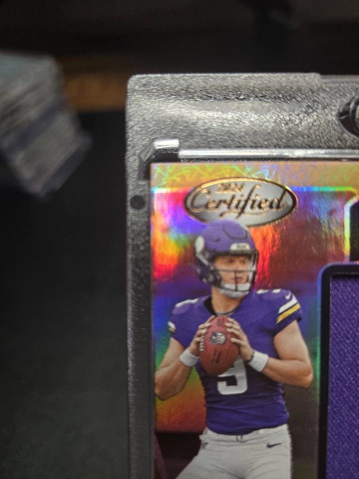 Assinaturas espelhadas de tecido de calouro com certificação Panini 2024 J.J. McCarthy #FMS-JMY - Imagem 4 de 4