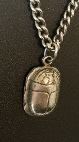 Collana con ciondolo scarabeo revival egiziano vintage con geroglifici 30” 29 grammi peso - Foto 14 di 15