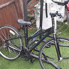 Giant Hybrid Bike 700C M Black Flat Bar V-Brake Derailleur Grip Shifter