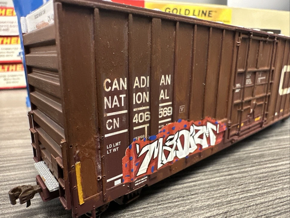 Walthers HO Goldline 932-7106 Gunderson 50’ Hi-Cube Paper Box Car CN Used - Image 4 of 4