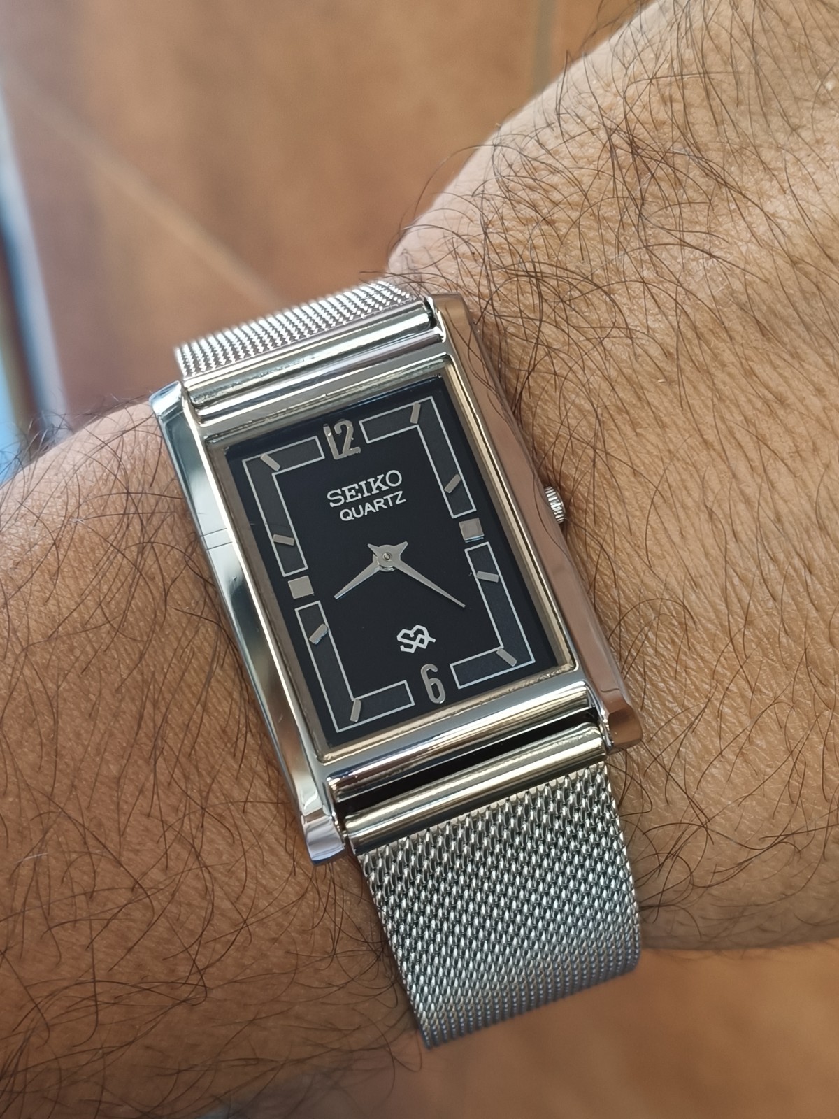 VINTAGE SEIKO SLIM QUARTZ BLACK DIAL JAPAN MEN'S WORKING DRESS WATCH