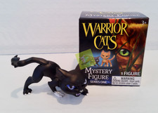 Warrior Cats -Scourge- Cat Mystery Mini Figure Box Erin Hunter Novel **READ**