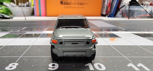1/64 Custom Johnny Lightning Toyota FJ Cruiser Lunar Rock - Picture 4 of 7