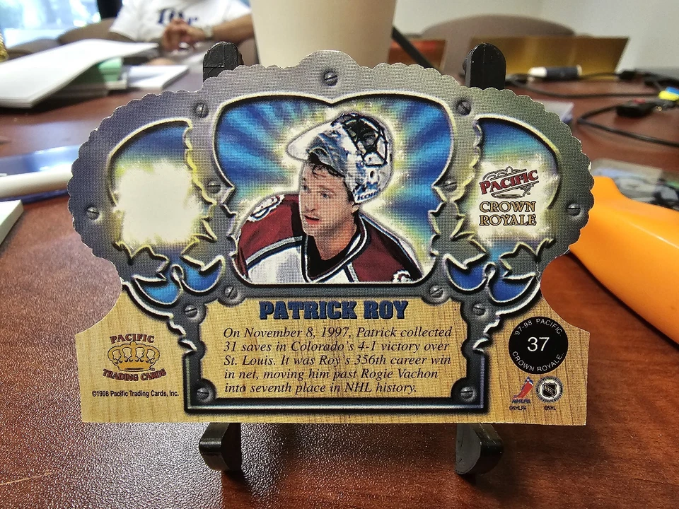 Patrick Roy 1998 Gold Crown Royale Pacific - Image 2 of 2
