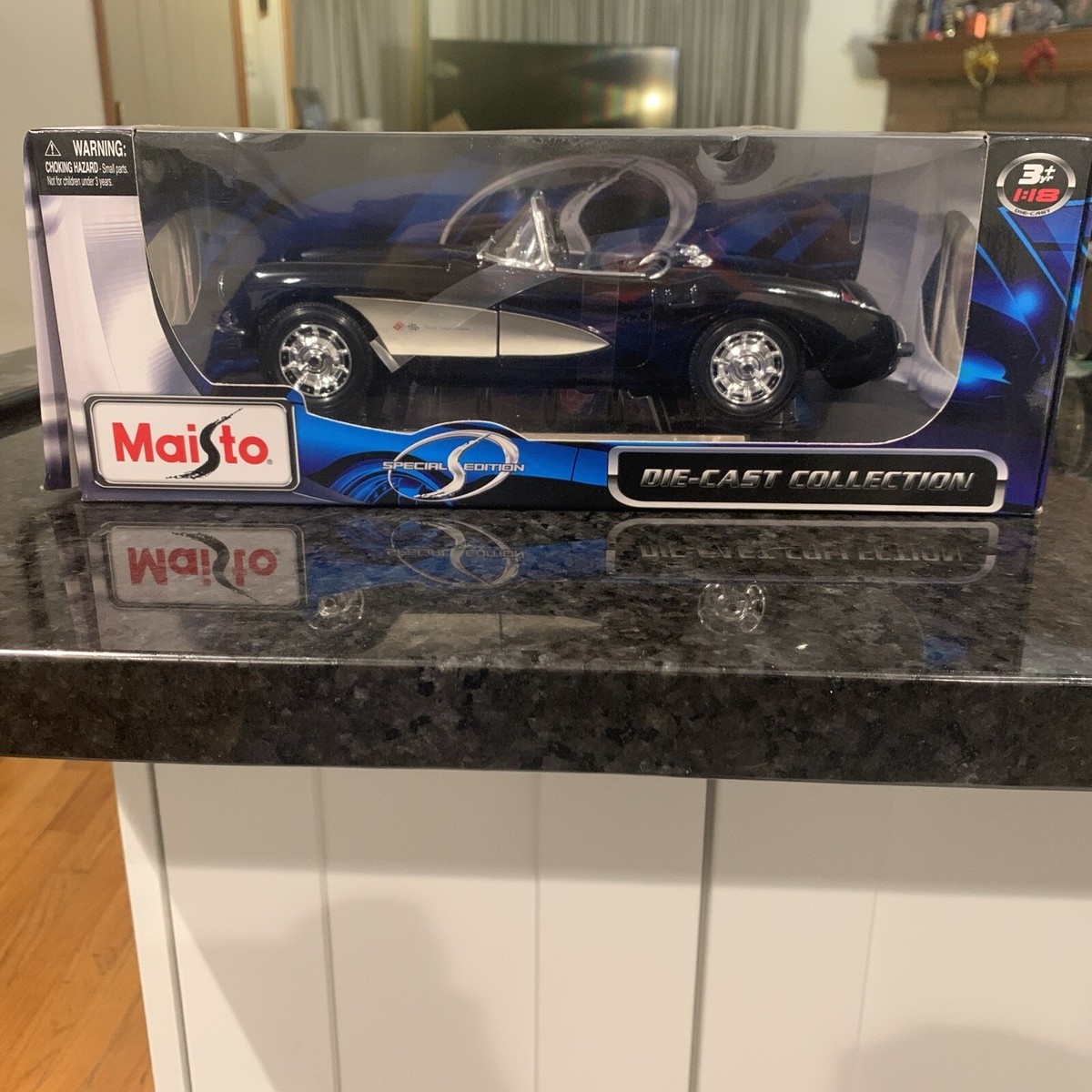 Maisto Special Edition 1:18 Scale Diecast 1957 Chevrolet Corvette