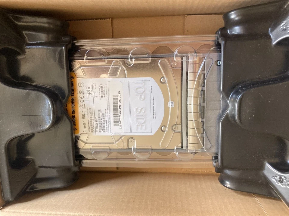 NEW SEALED IBM 46Y0297 HARD DRIVE 450GB 3.5' FC HDD WITH CADDY - Image 2 of 4