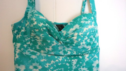 Bisou Bisou Womens Medium Swimsuit Top Green White Floral Swim Tank - Picture 3 of 5