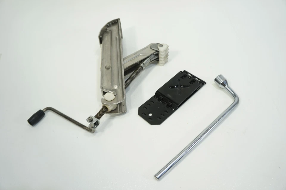 08-2014 Mercedes W204 C350 C300 kit de ferramentas de troca de pneu sobressalente chave de porca de roda - Imagem 2 de 4