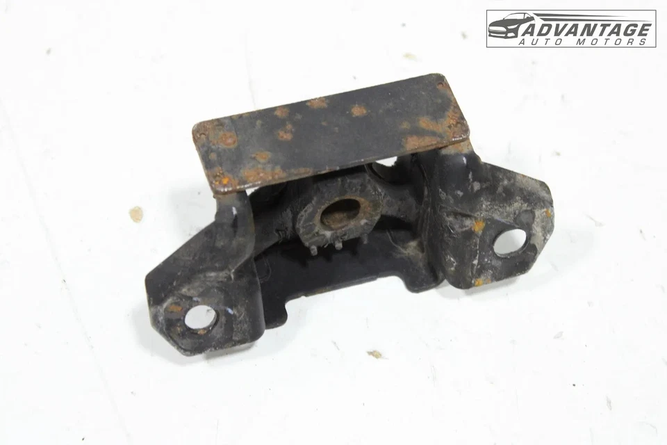 Nissan Versa 2018-2025 escape delantero tubo suspensión soporte OEM Foto 3 de 4