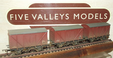 190326/05 Bachmann 38-161Z Bachmann BR Set of 12T Ventilated Vans Weathered