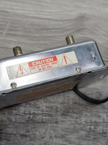 Mint Radio Shack 20dB Signal Amplifier UHF VHF FM 15-1113B 117 VAC 60Hz 3.6W #5B - Picture 4 of 5