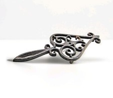     1950'S Ornate TEARDROP Heart Trivet Cast Iron Footed Sad Iron Scroll -ff