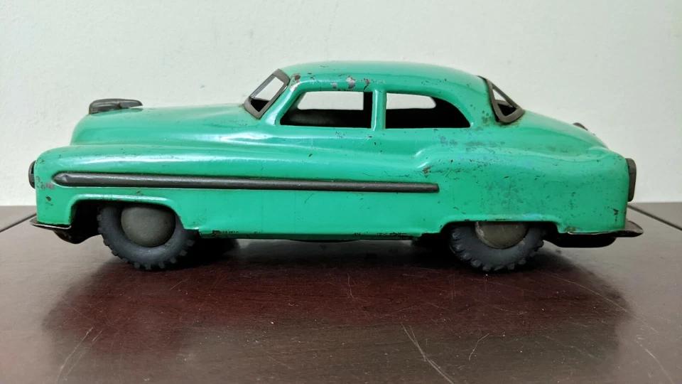 老式 1949 年锡摩擦凯迪拉克轿跑车金属绿色玩具车促销超罕见! — 第 2/4 张图片