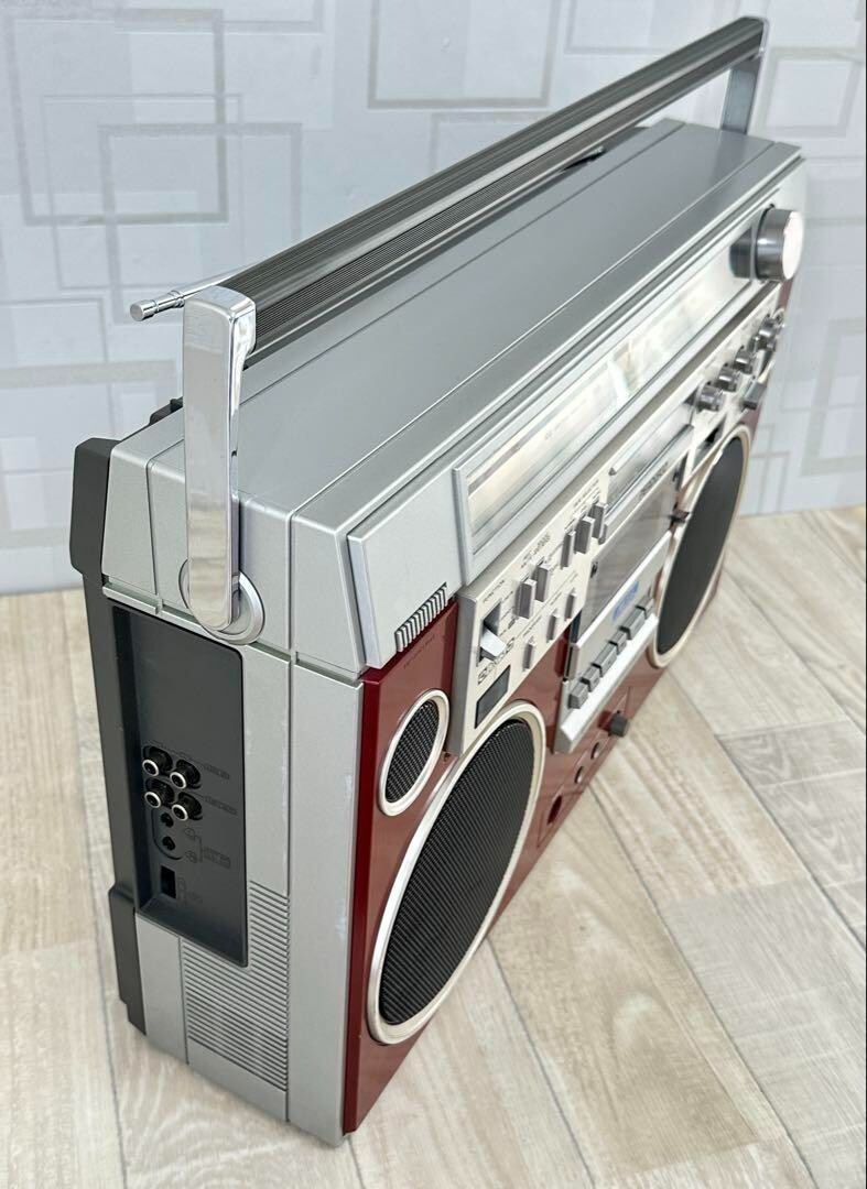 Hitachi TRK-8600RM Stereo Radio Cassette Player Vintage 1981