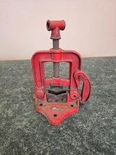 BENCH YOKE PIPE VISE NO. 2