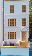 Gorgeous Georgian Dolls House With Basement, Pavement & Attic 12th Scale