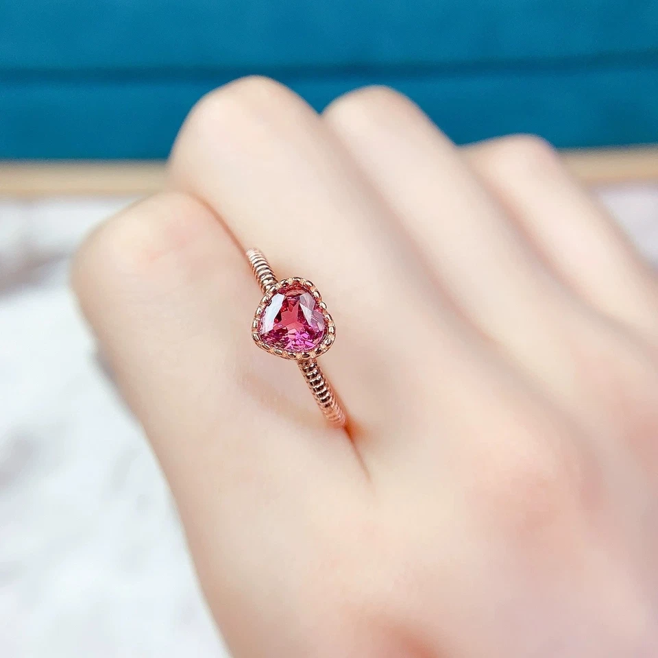 Anillo de plata de ley 925 chapado en oro con diseño de corazón de 2 quilates granate rodolita natural Foto 3 de 4