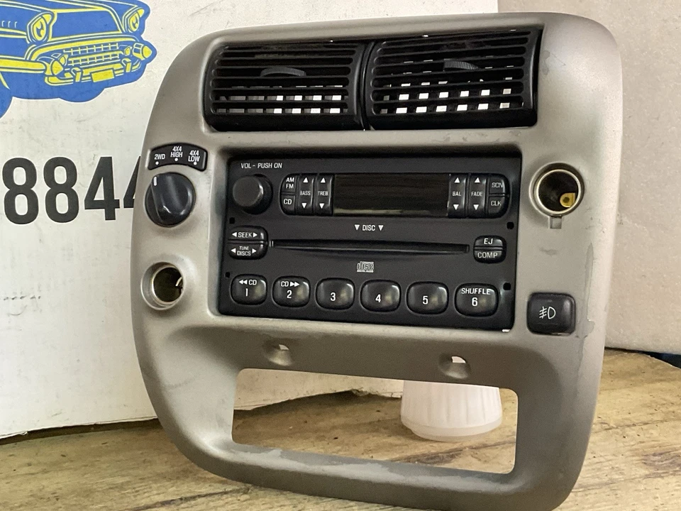 Ford Explorer Ranger Mountaineer 1995-2003 CD AM/FM con bisel plateado OEM  Foto 3 de 4