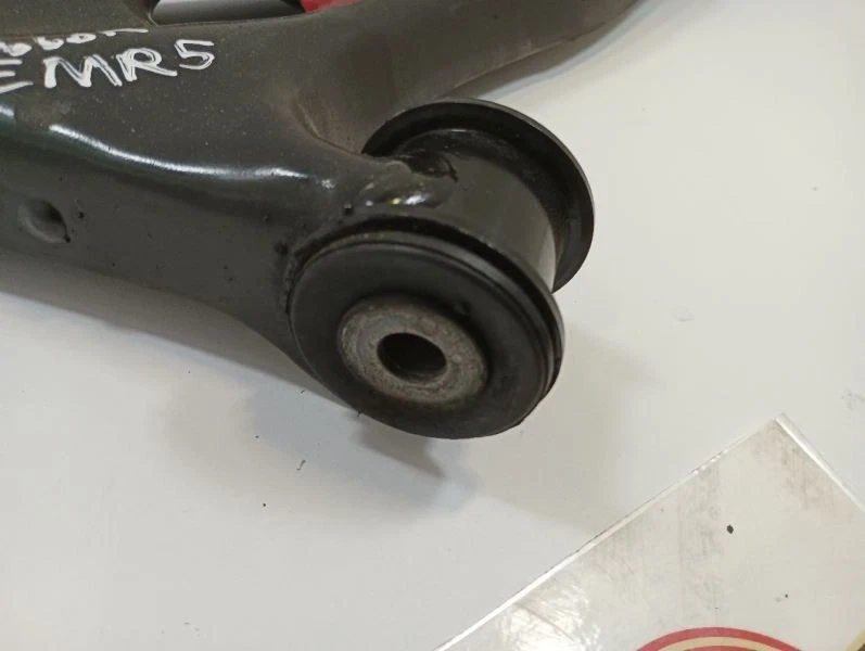 Brazo de control inferior derecho pasajero Volkswagen Passat 9778136 2016 Foto 2 de 4