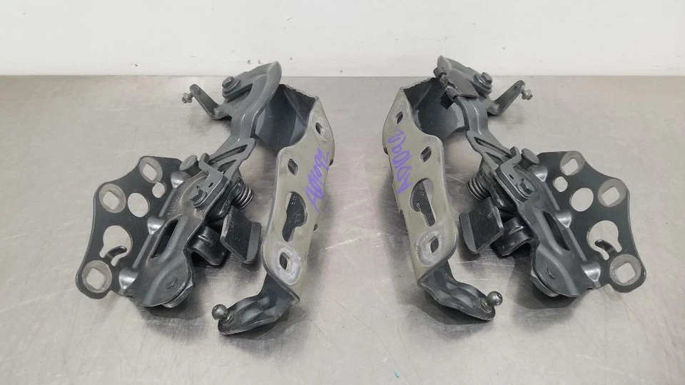 19 MERCEDES BENZ AMG C63 W205 HOOD HINGE SET PAIR - Image 2 of 4