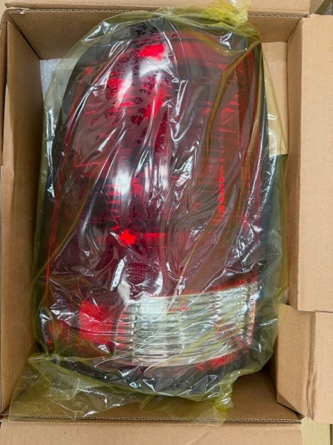 Conjunto de lámpara trasera Keystone CH2818124C 09-18 Ram Pickup lado izquierdo (conductores) Foto 3 de 4