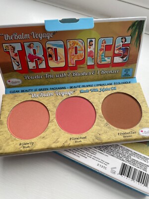 The Balm Voyage Tropics Clean Beauty Trio Puder Rouge und Bronzer Set.