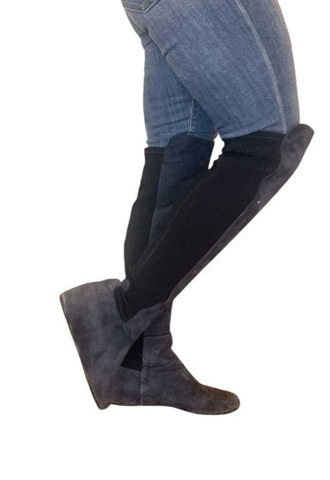 BOTA DE CUÑA POR ENCIMA DE LA RODILLA STUART WEITZMAN LANDER 50/50 AZUL MARINO GAMUZA ELÁSTICA OTK 10 Foto 3 de 4