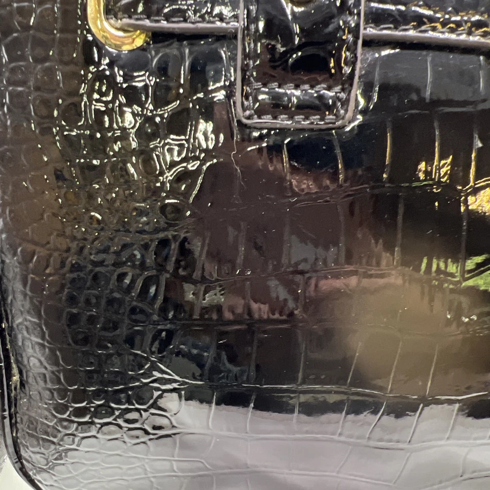 Bolso de Mano Anne Klein Negro Cartera Caimán Repujado Charol Cerradura Dorada Usado en Excelente Condición Foto 3 de 4