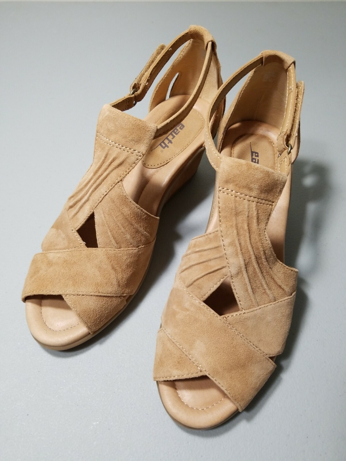 earth curvet wedge sandal