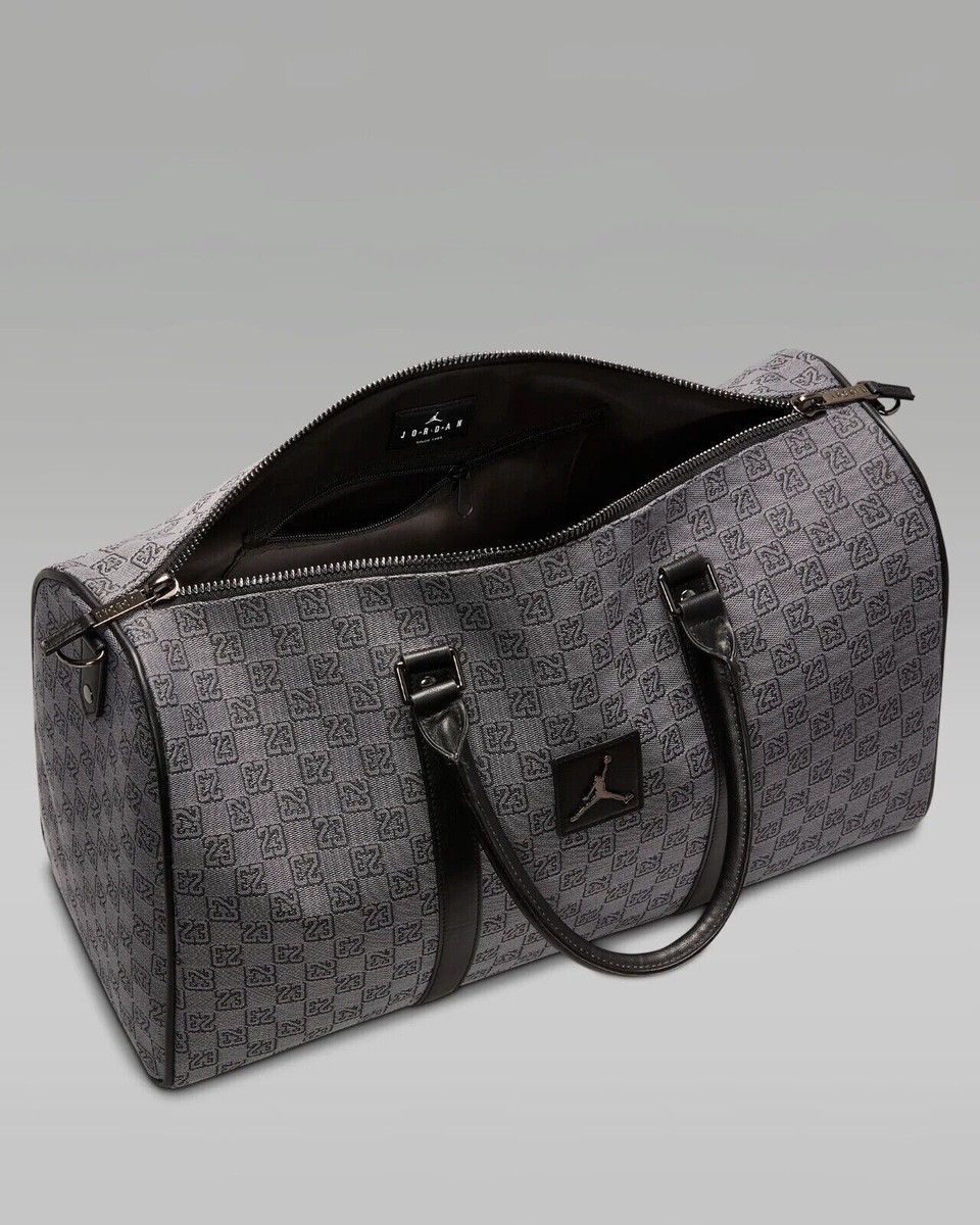 バッグ Nike Monogram Duffle Bag Dark Smoke Grey Nike Monogram Duffle Bag Dark Smoke Grey - メルカリ