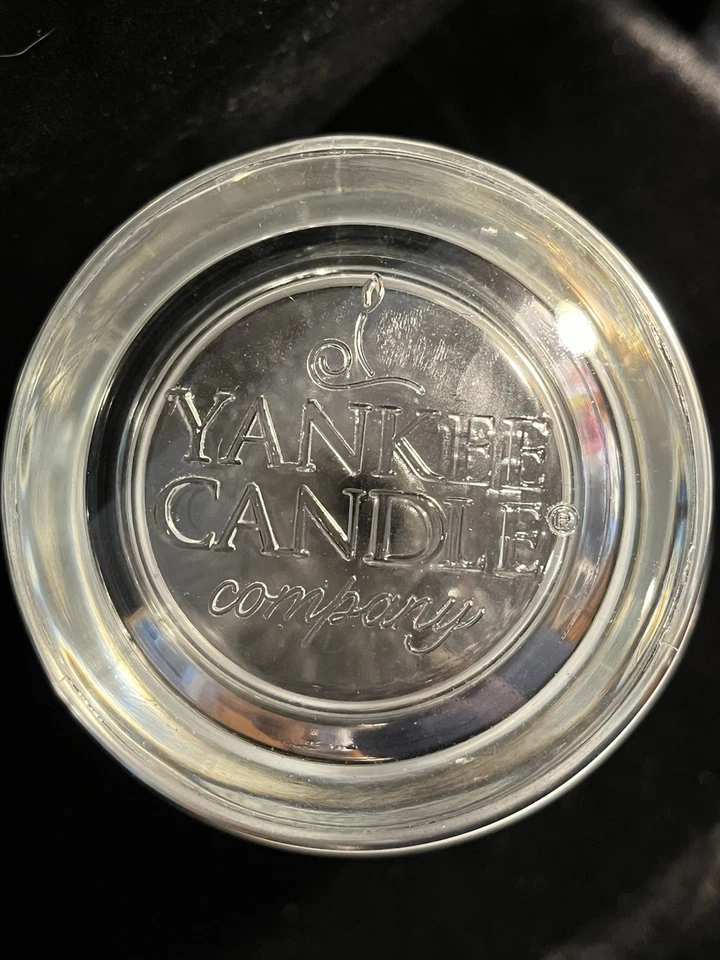 Yankee Candle! Casi nuevo.  RARO, ¡¡Feliz Halloween!! ¡Fragancia de regaliz negro! Foto 2 de 4
