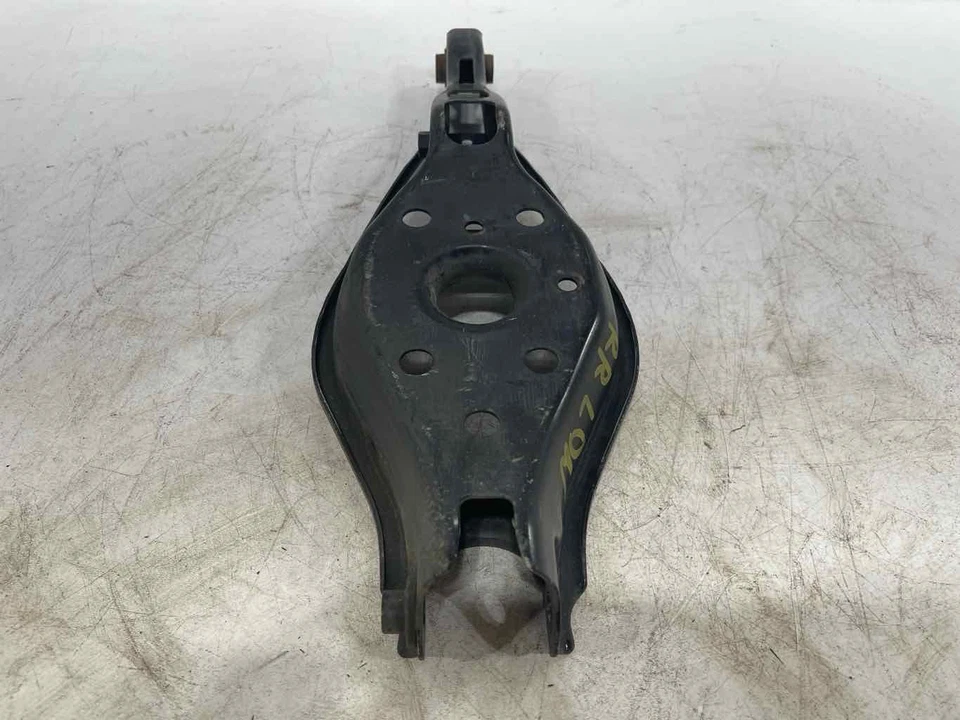 Brazo de control de asiento de resorte inferior trasero derecho para sedán deportivo Honda Civic 22-25 OEM Foto 2 de 4